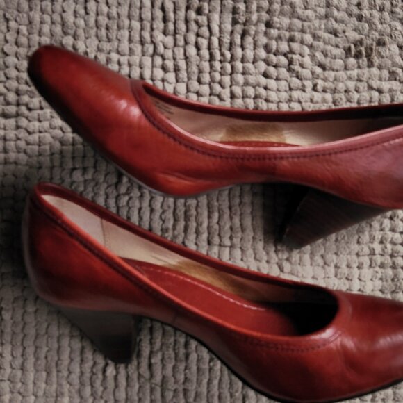 Frye Women's Heels in Rich Brown - Picture 2 of 4